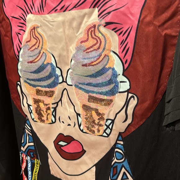 Adorable and Edgy ladies size L tshirt dress with decorative lady - Picture 2 of 7